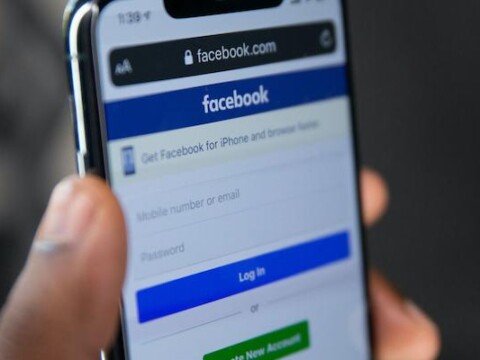 Ein aktuelles iPhone mit Facebook im Browser